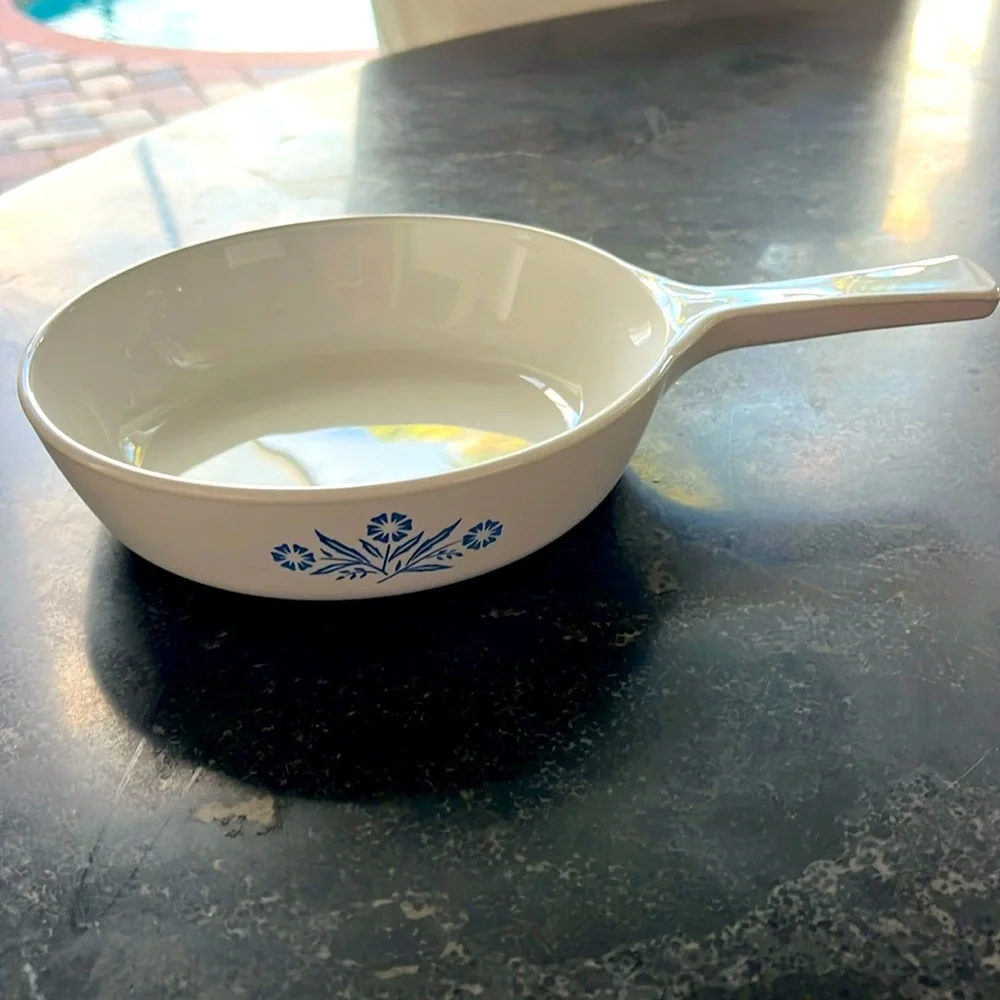 EUC vintage Corning ware p-83-b Blue Cornflower 6.5” 10” with handle